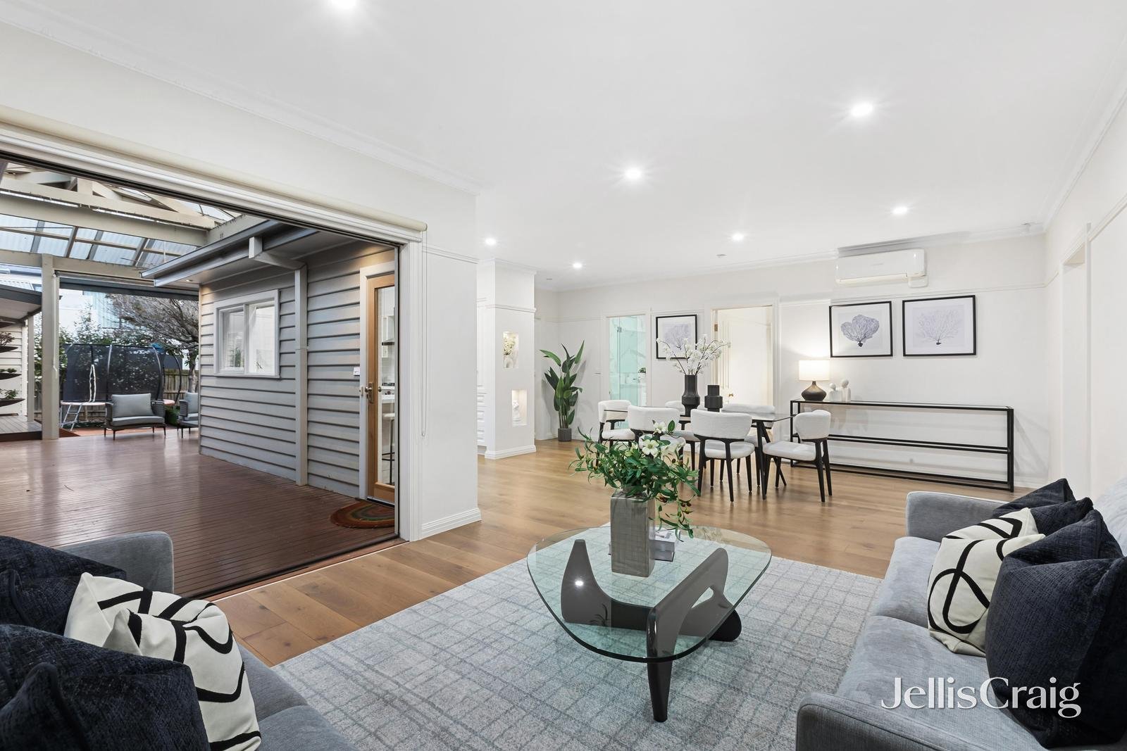 10 Charlton Street, Mount Waverley image 5