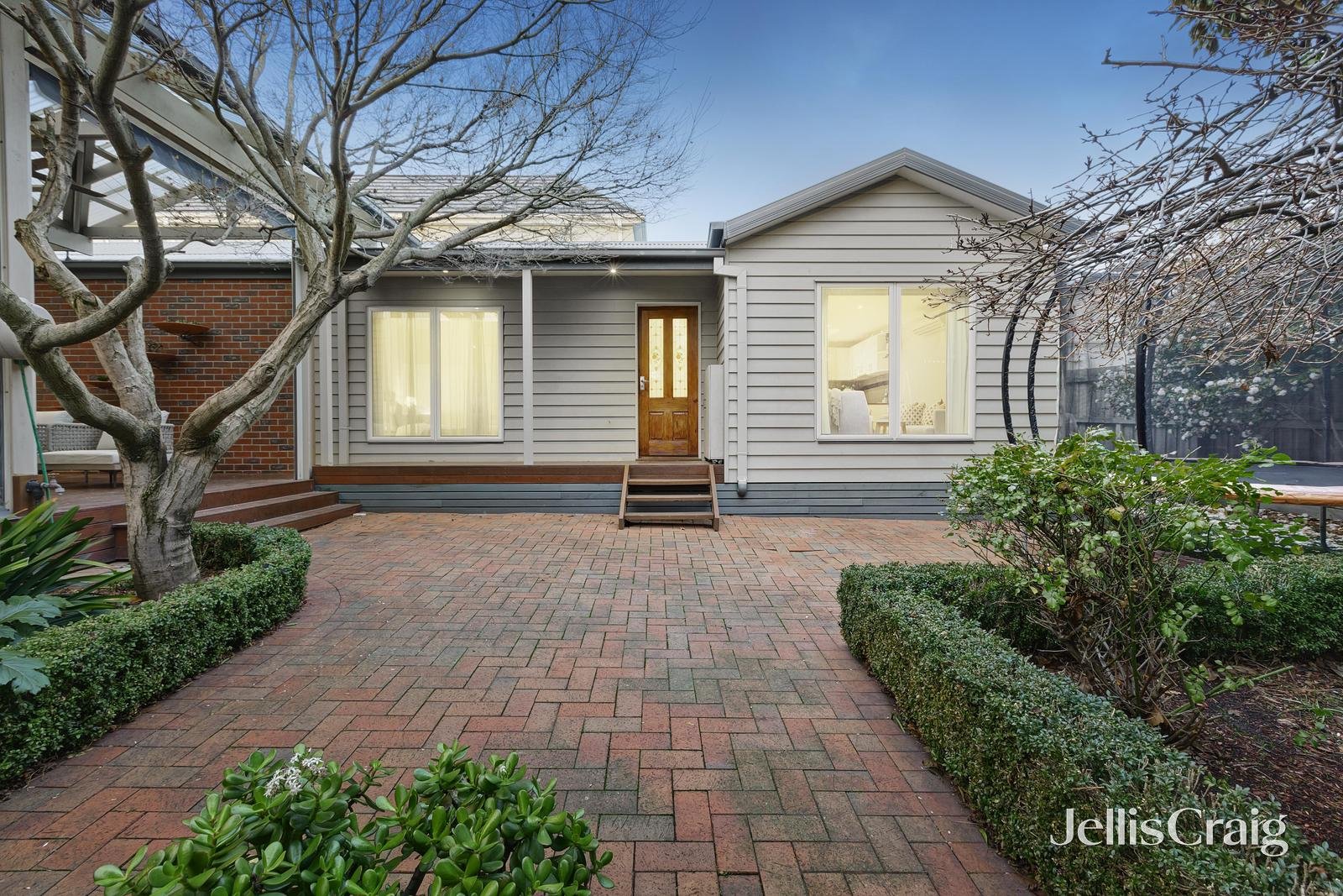 10 Charlton Street, Mount Waverley image 12