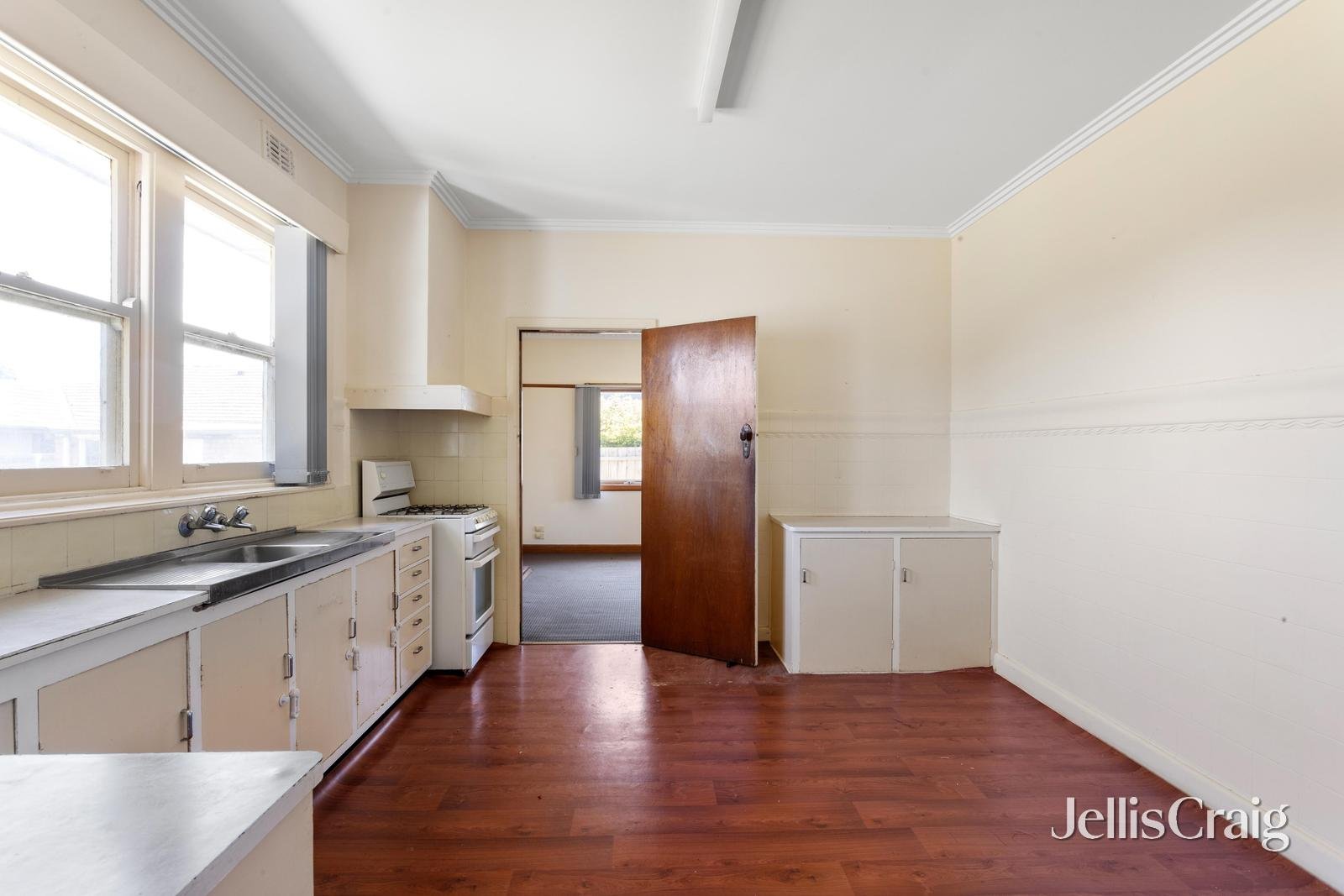 10 Chauvel Street, Bentleigh East image 6