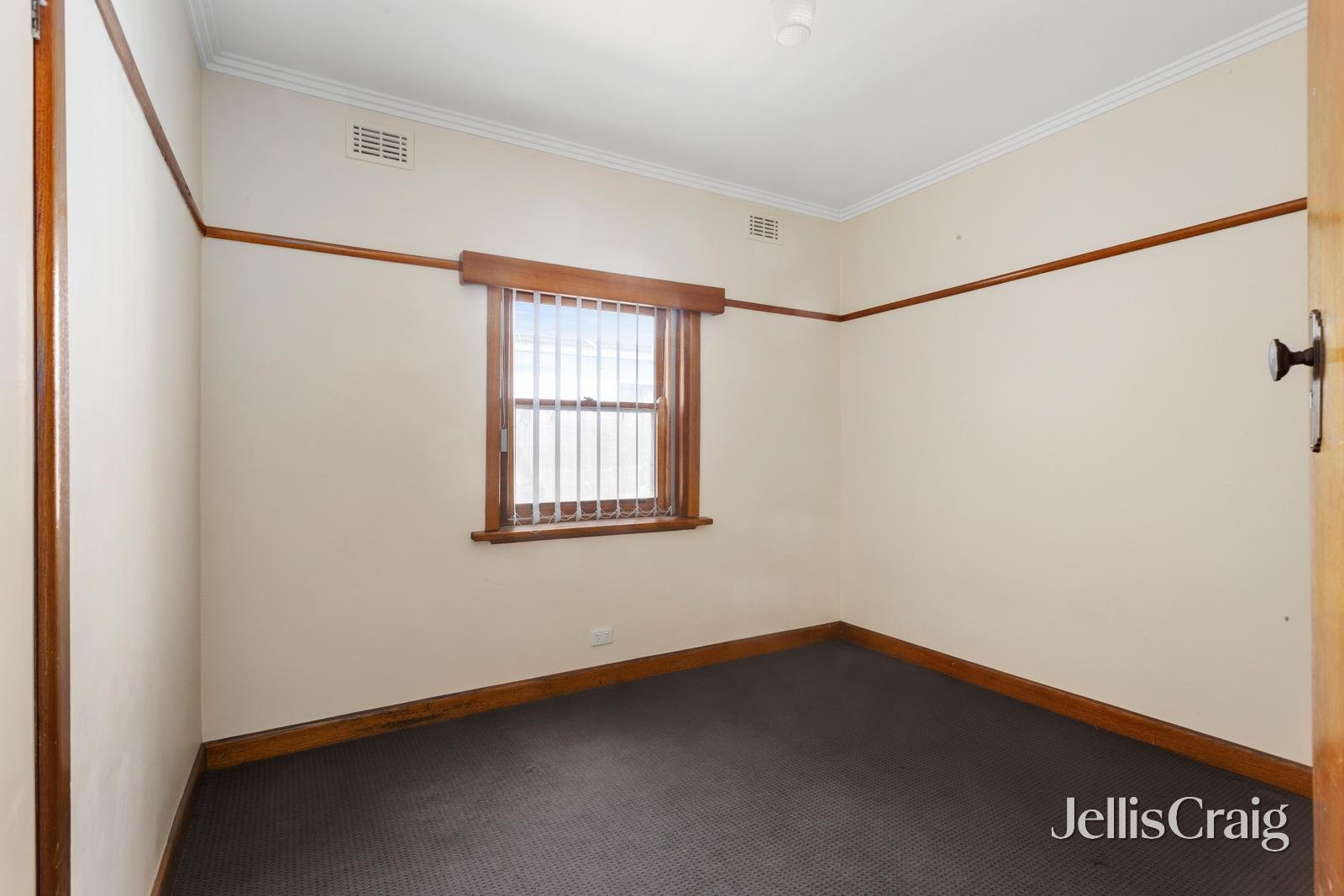10 Chauvel Street, Bentleigh East image 8