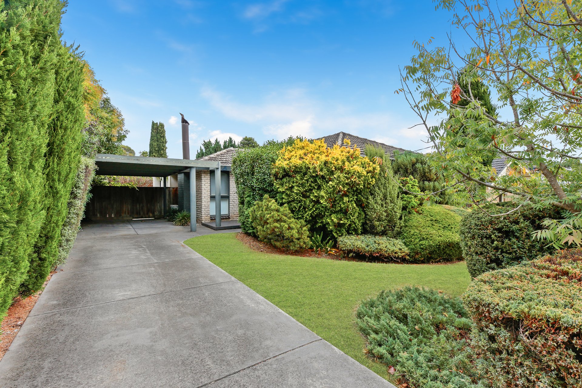 10 Chivalry Avenue, Glen Waverley image 1