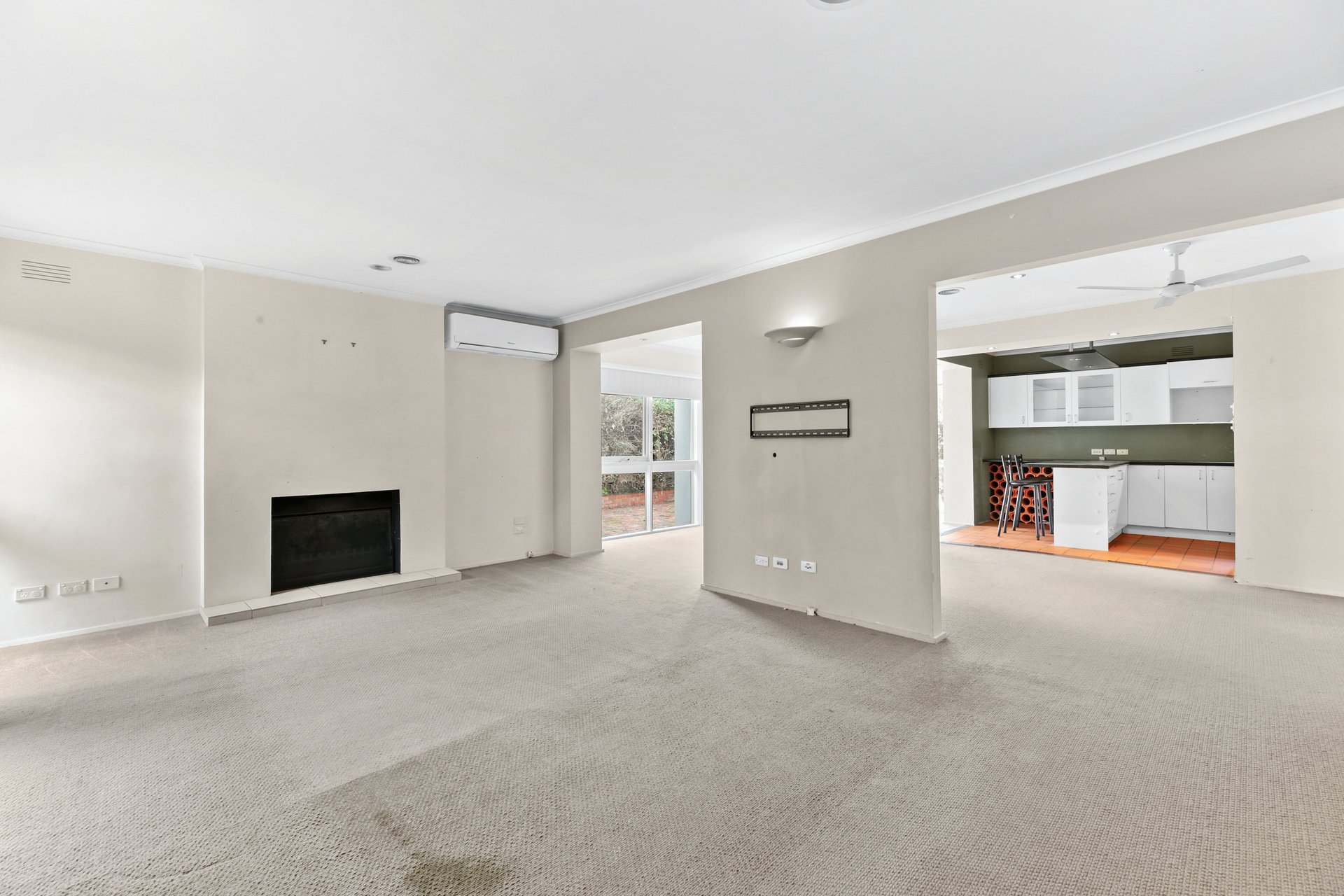 10 Chivalry Avenue, Glen Waverley image 2