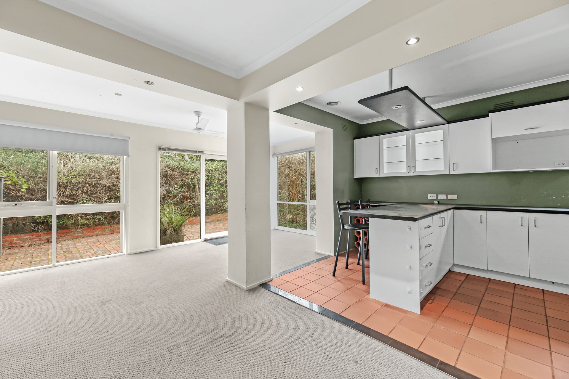 10 Chivalry Avenue, Glen Waverley image 3