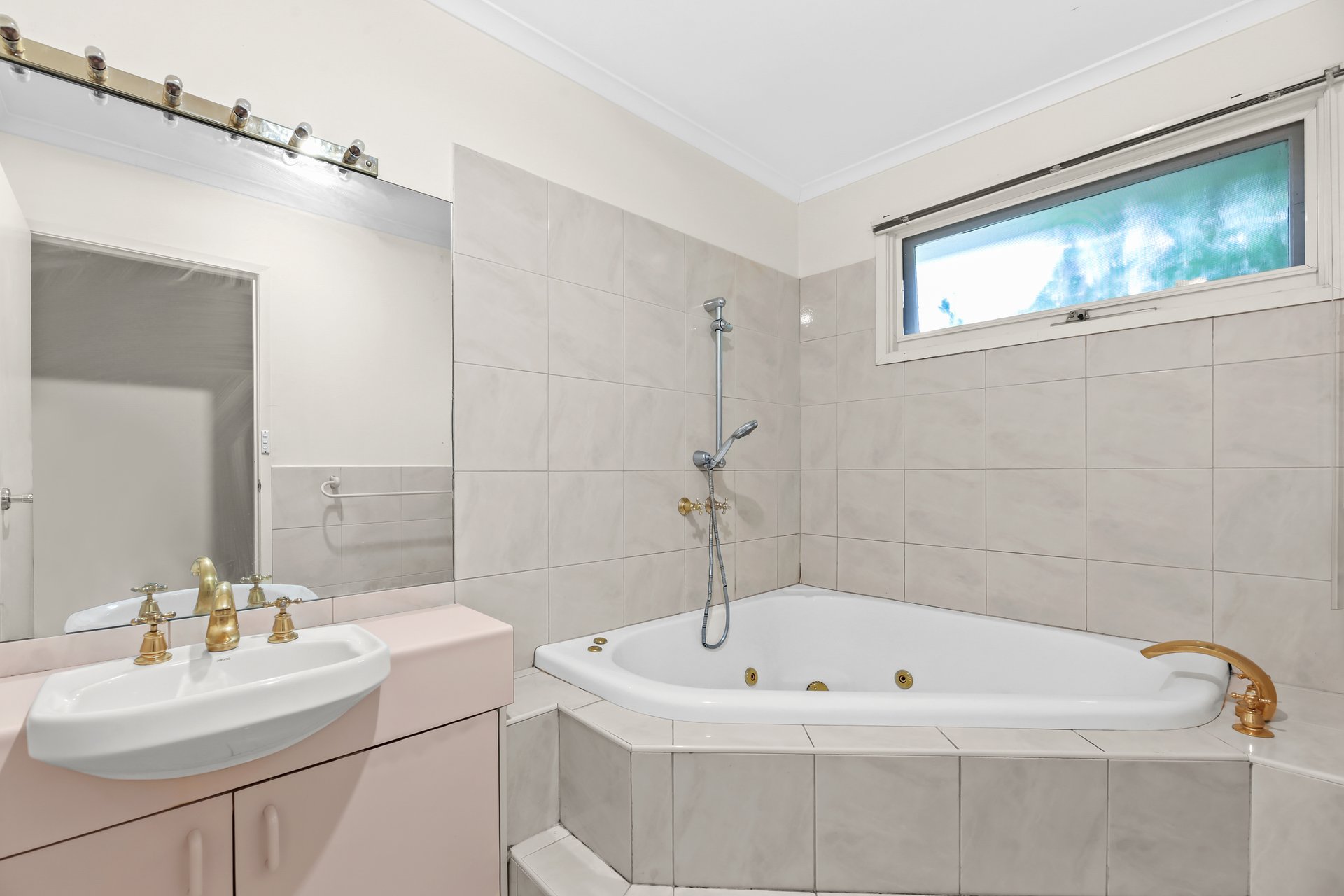 10 Chivalry Avenue, Glen Waverley image 7