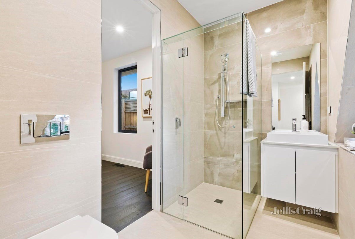 10 Claire Street, Mckinnon image 10