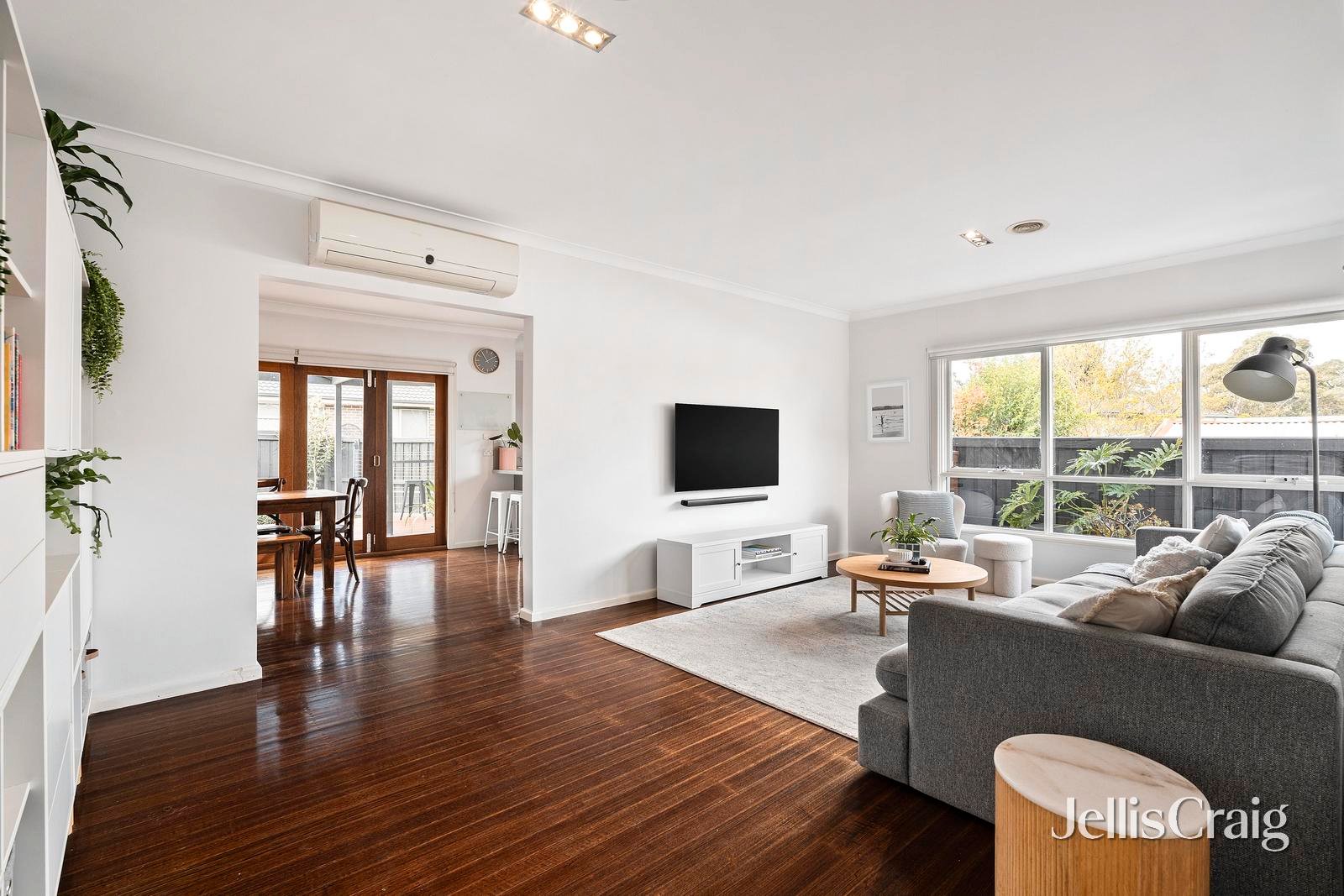 10 Clement Crescent, Croydon image 4