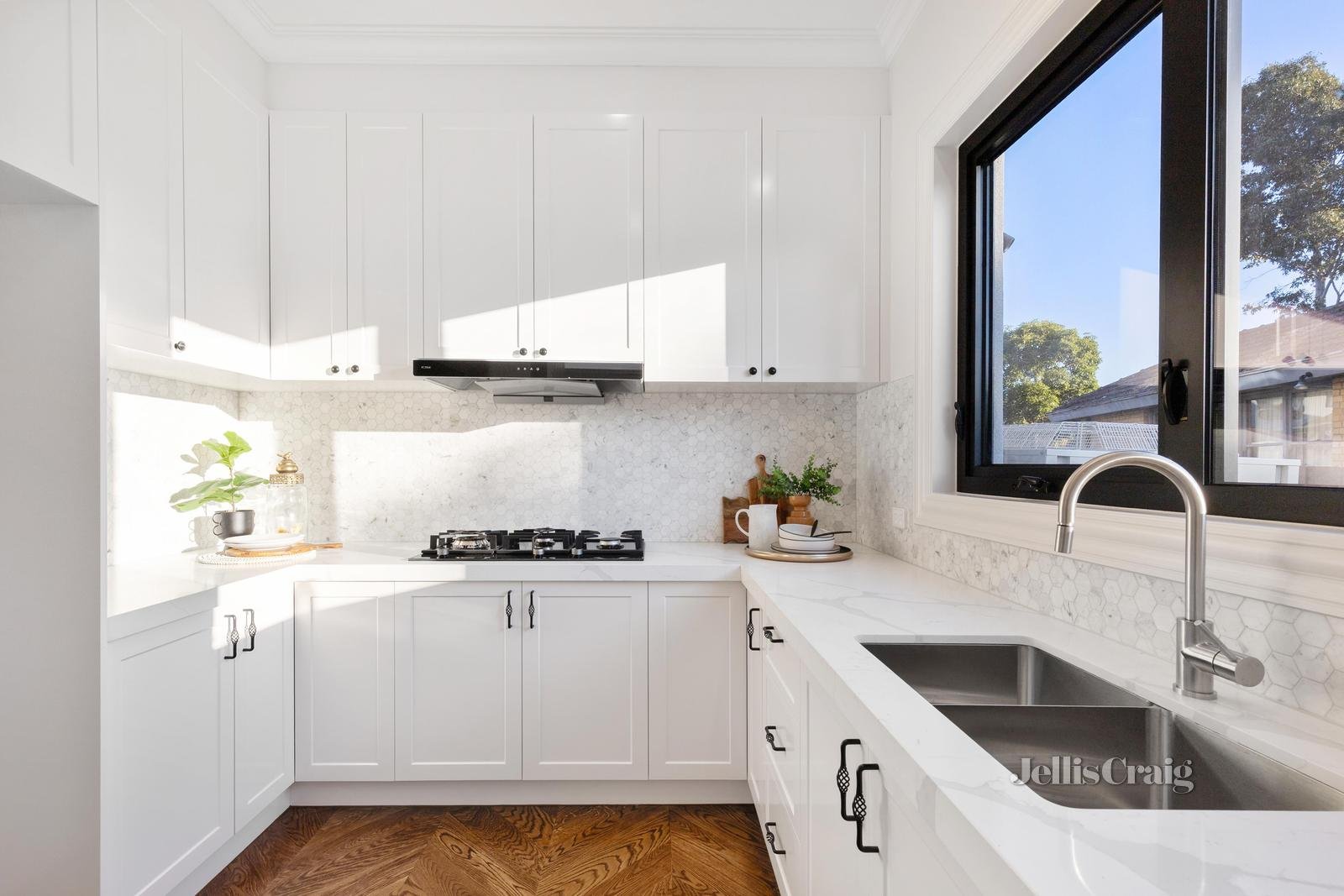 10 Crown Street, Glen Waverley image 9