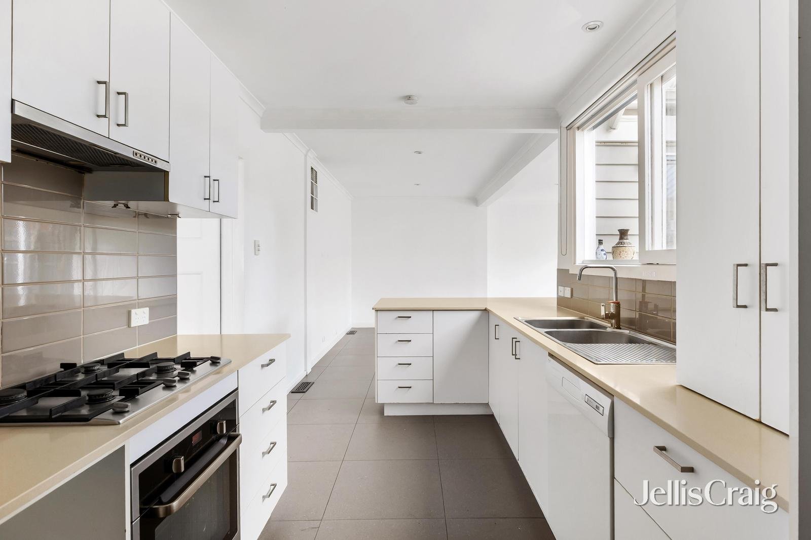 10 Cushing Avenue, Bentleigh image 4
