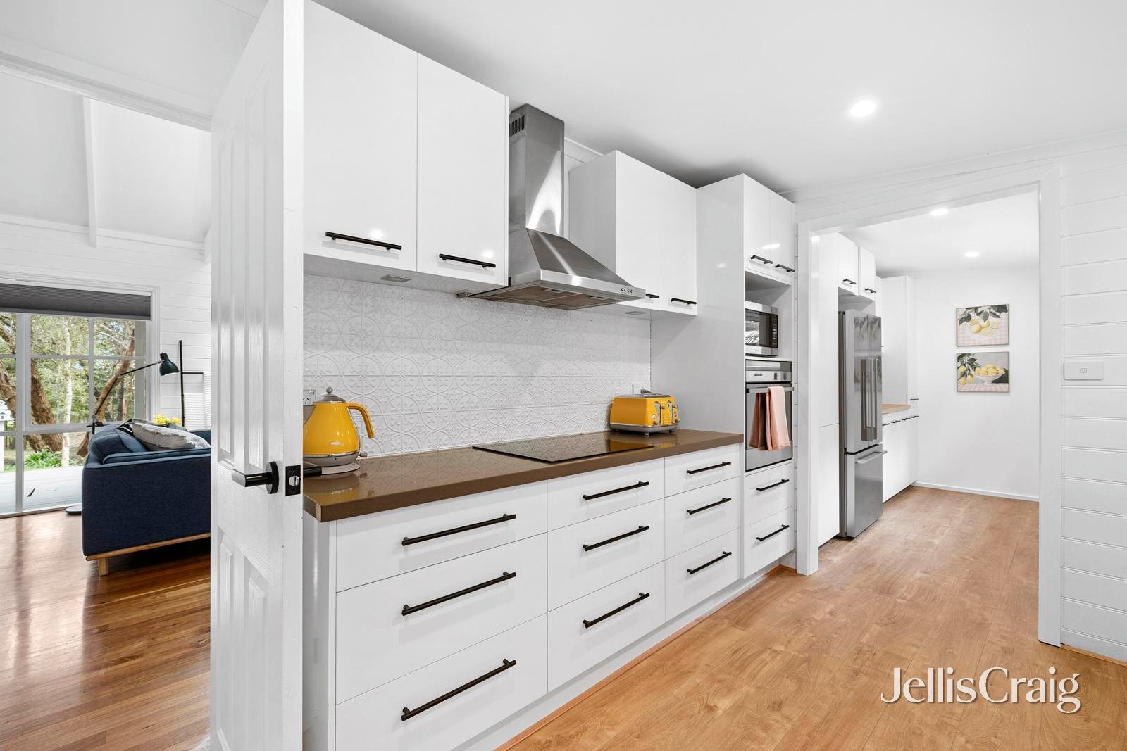 10 Dafter Road, Woodend image 6