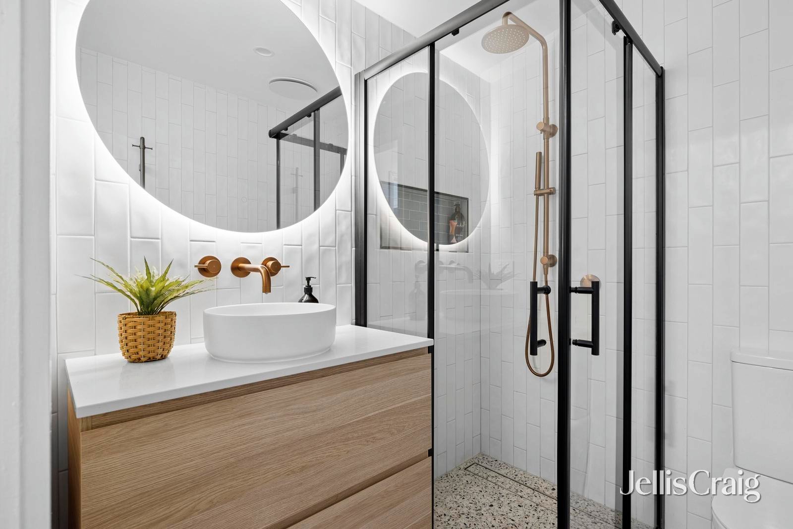 10 Dafter Road, Woodend image 11