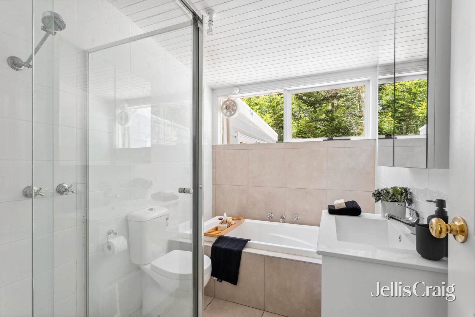 10 Dafter Road, Woodend image 13