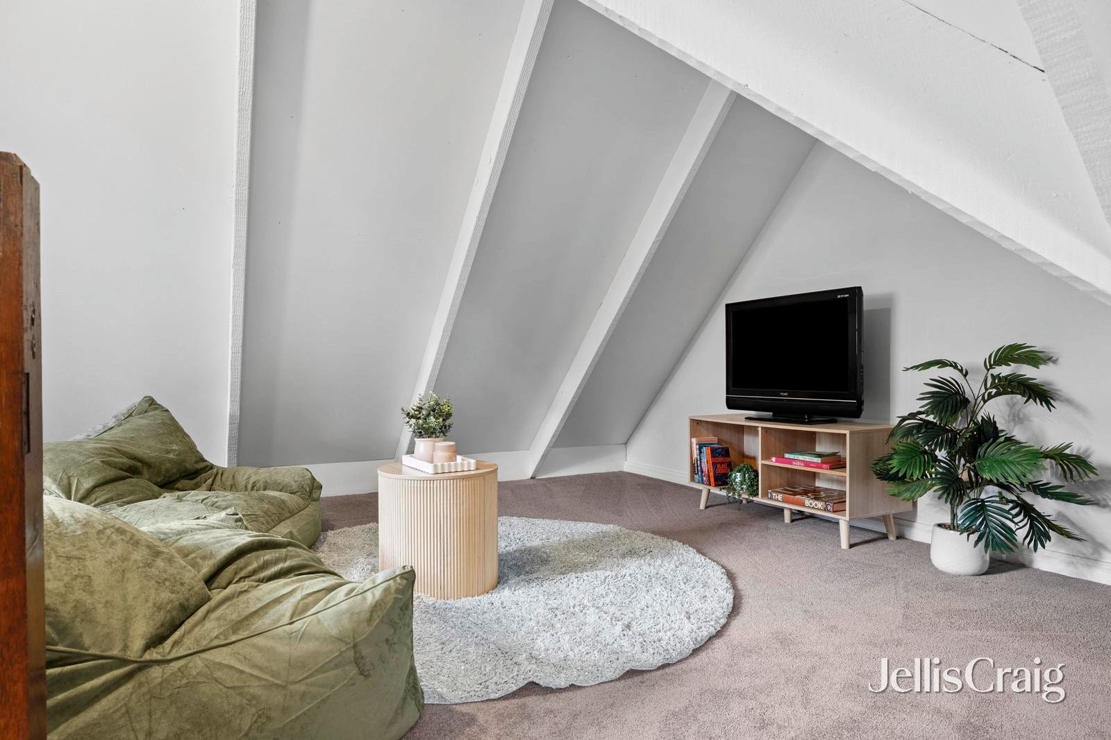 10 Dafter Road, Woodend image 24