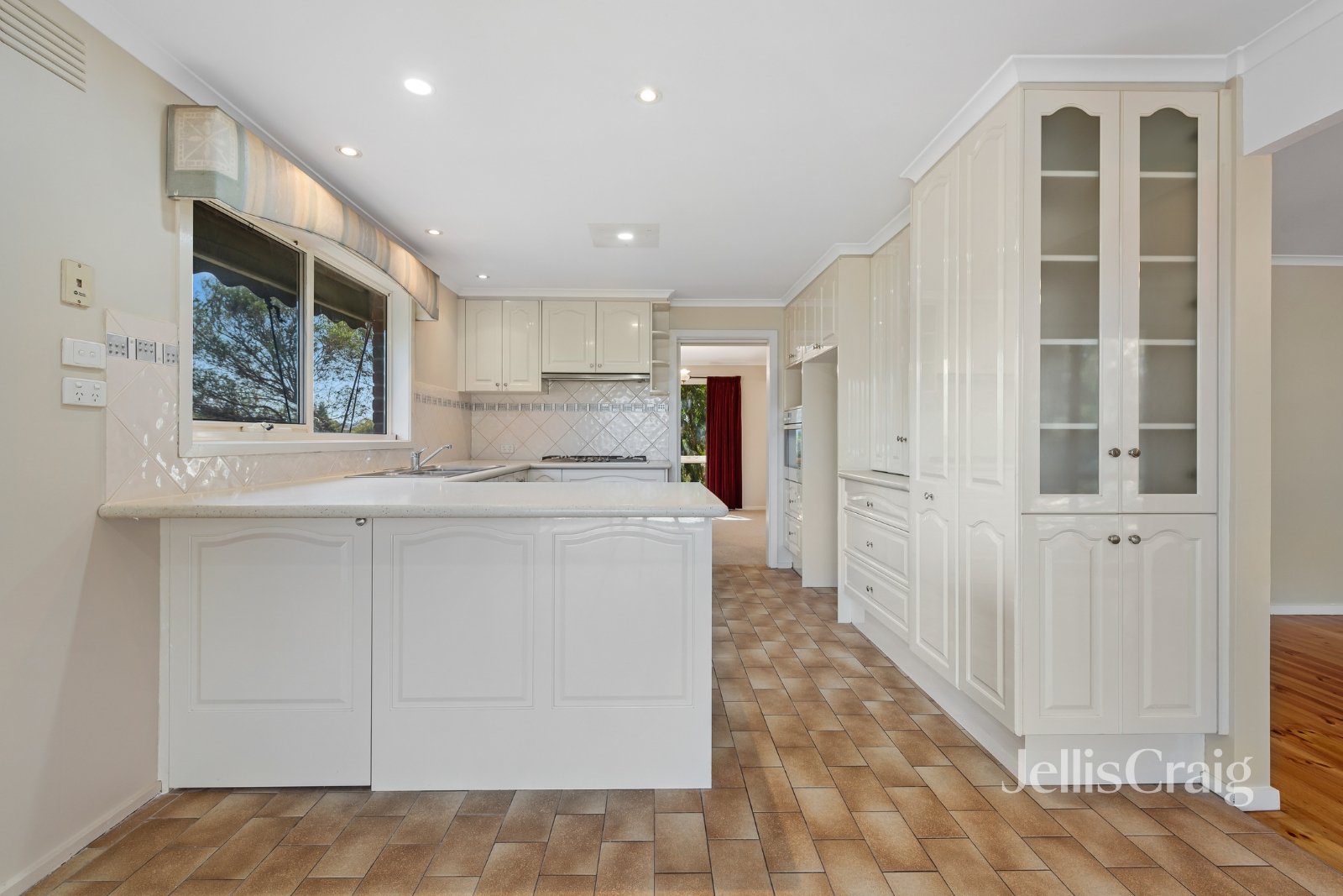 10 Dandallo Drive, Eltham image 2