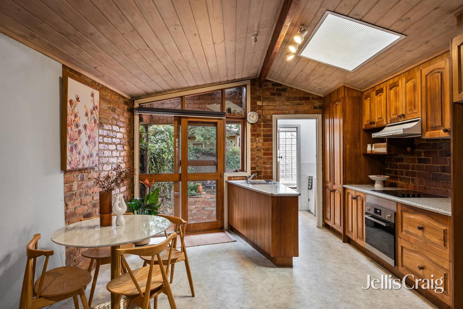 10 Davies Street, Newport image 2