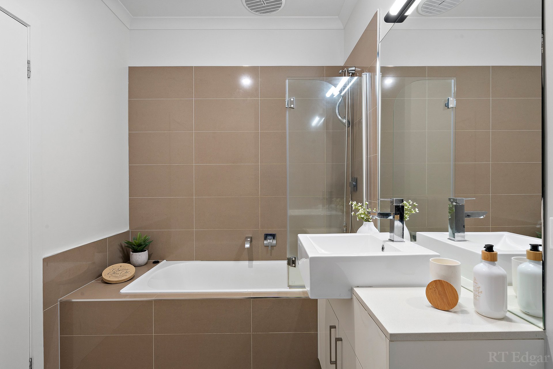 Property Gallery Thumbnail 8