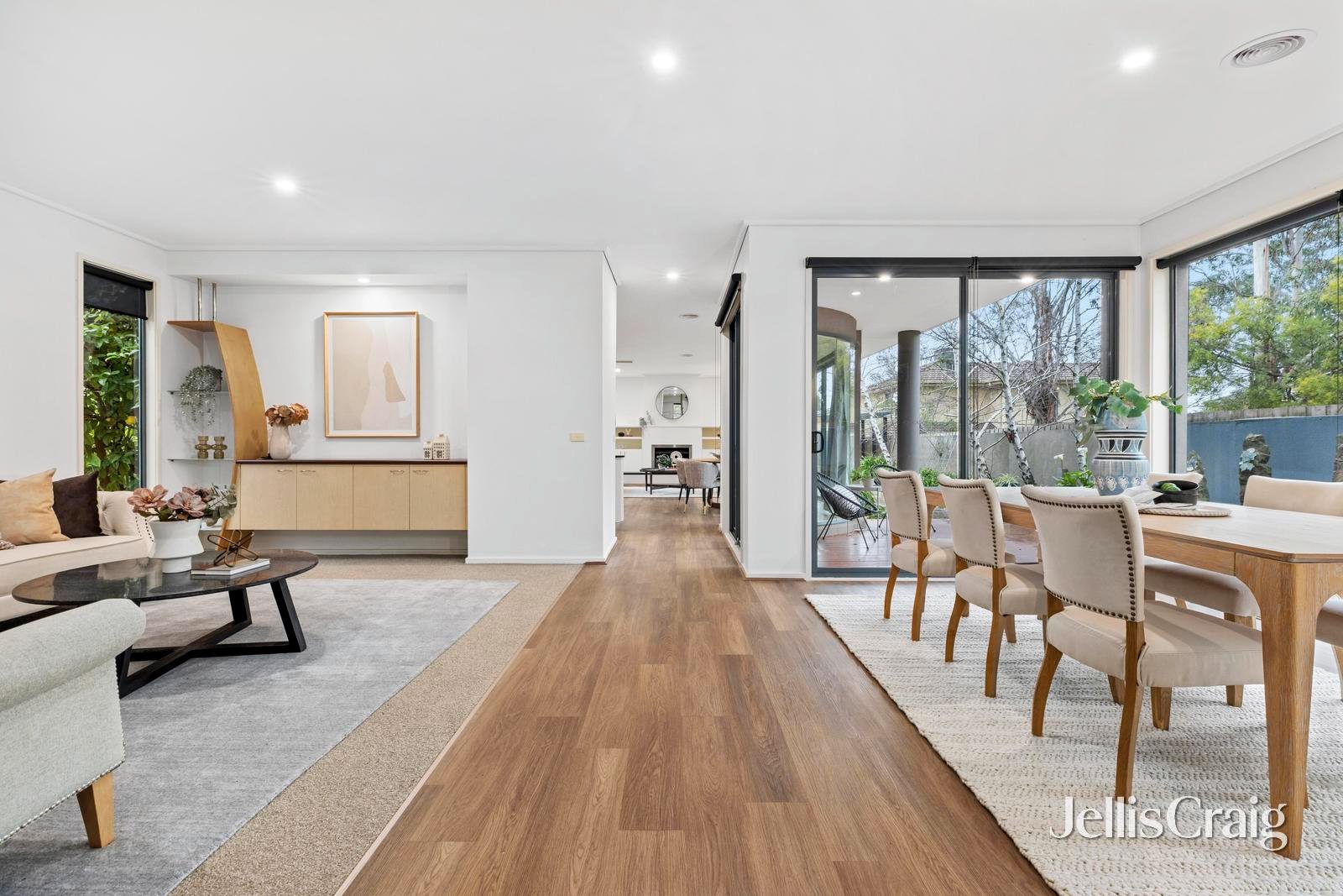 10 Deirdre Street, Glen&nbsp;Waverley image 2