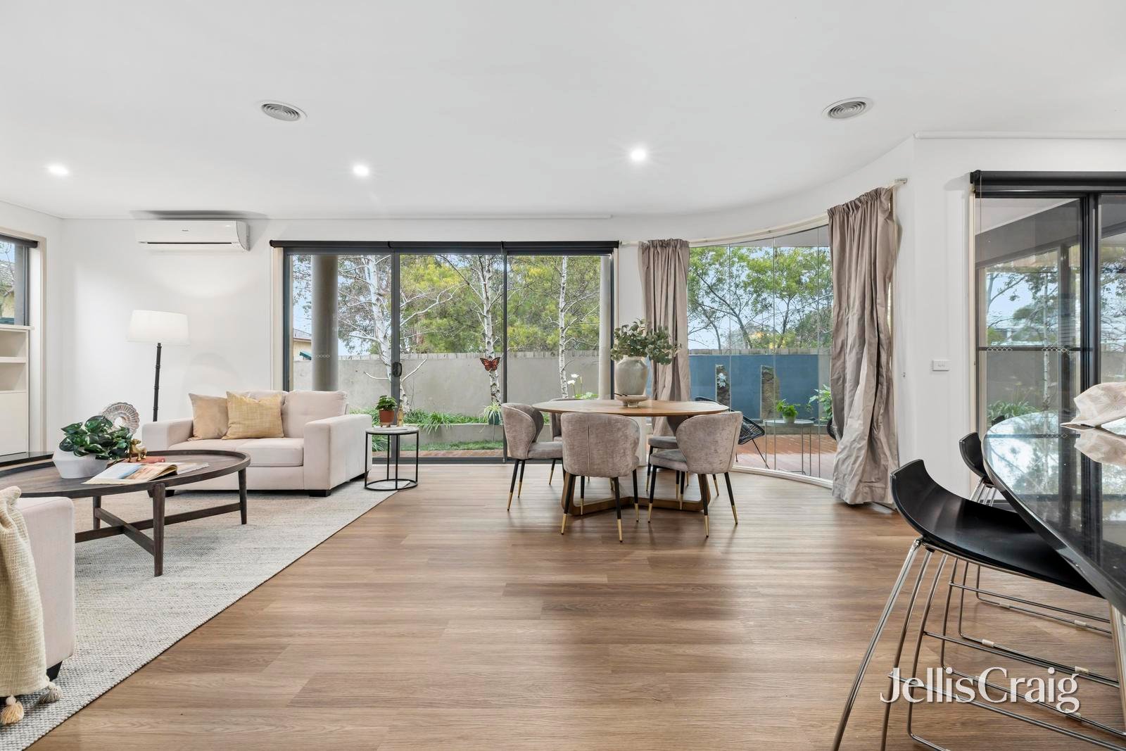 10 Deirdre Street, Glen&nbsp;Waverley image 3