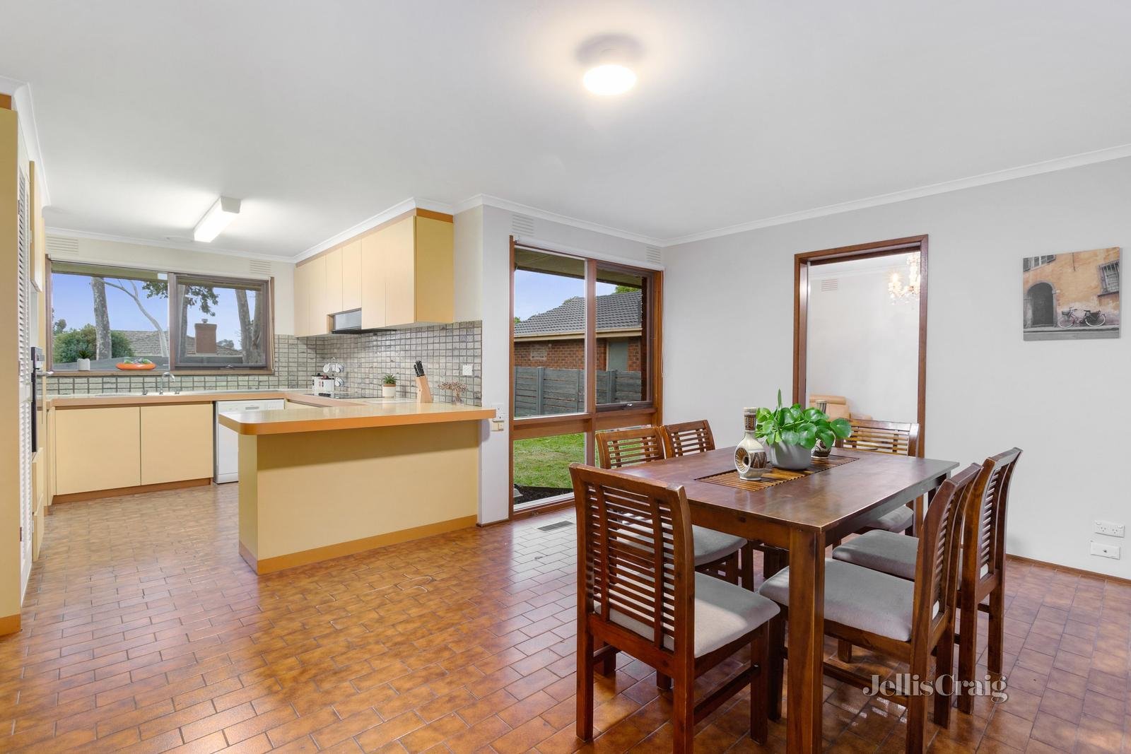 10 Dowling Grove, Doncaster East image 5