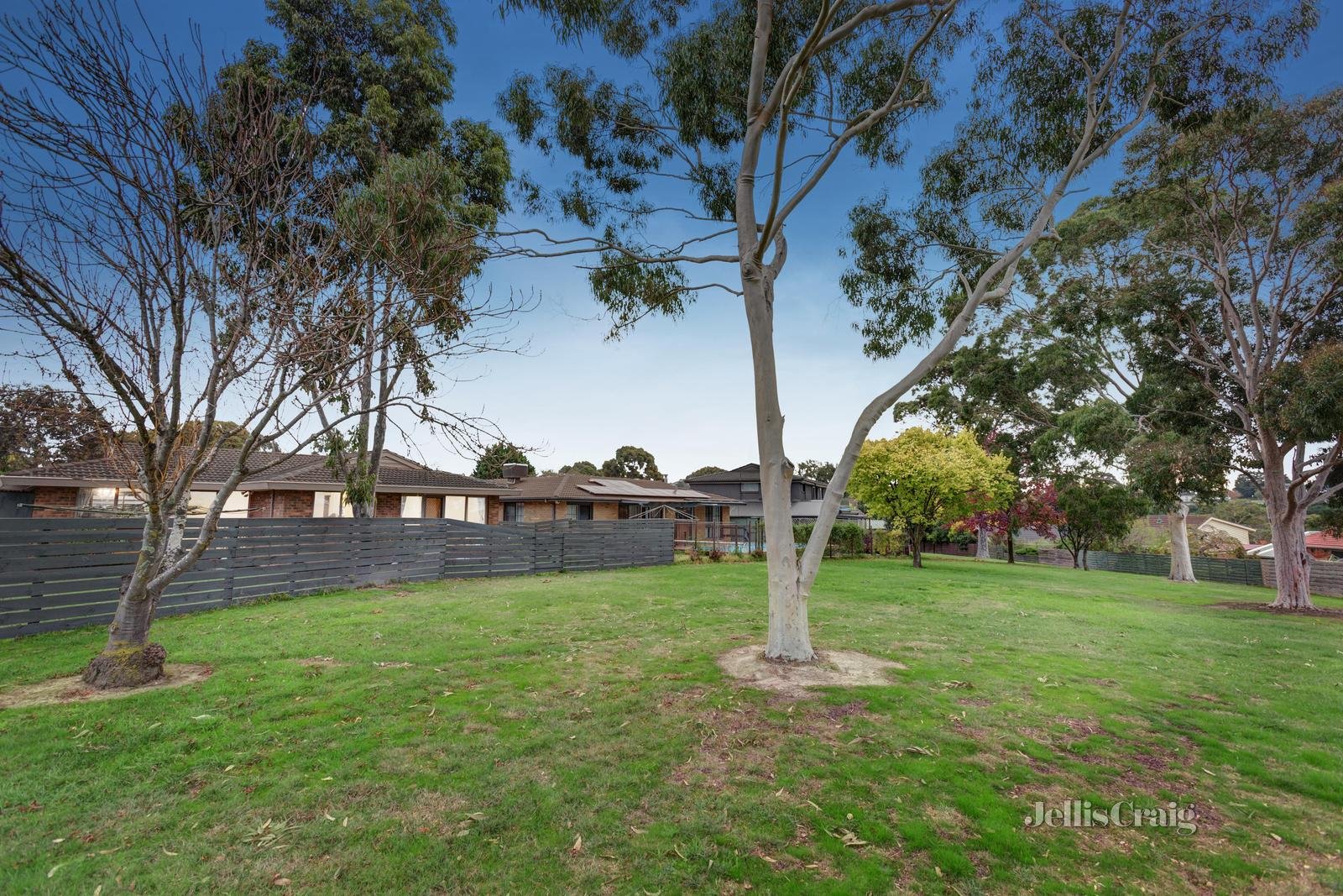10 Dowling Grove, Doncaster East image 10