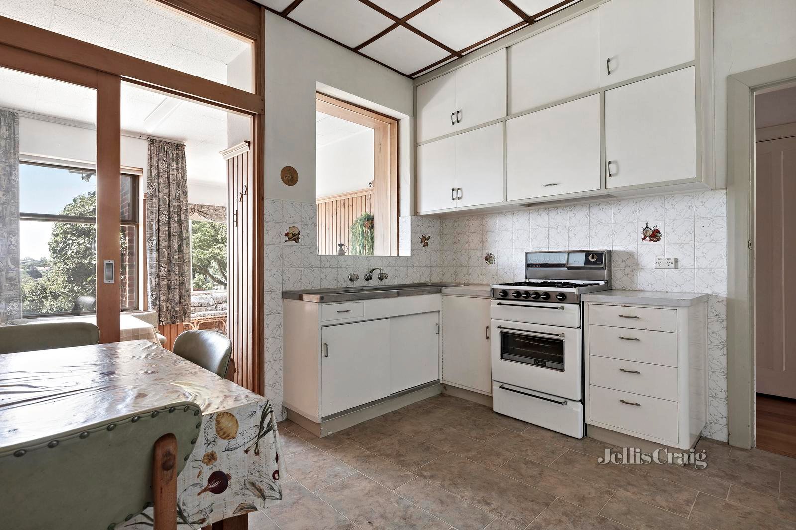 10 Downes Street, Strathmore image 6