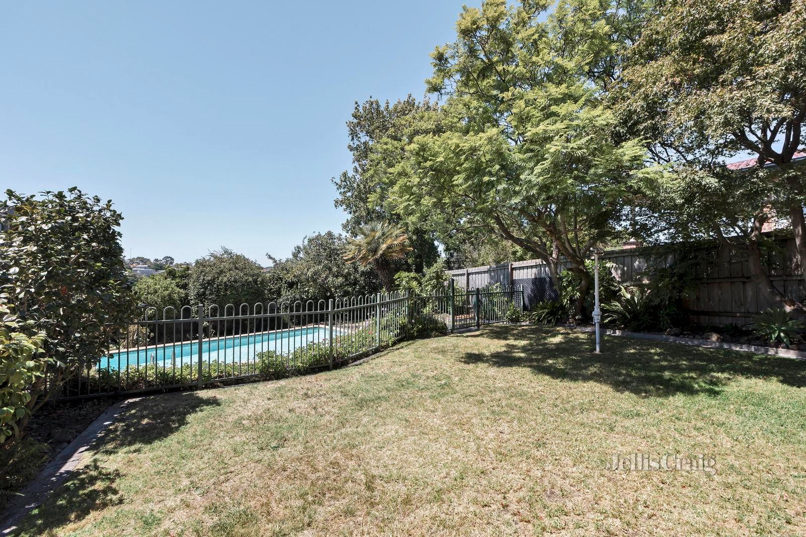 10 Downes Street, Strathmore image 16