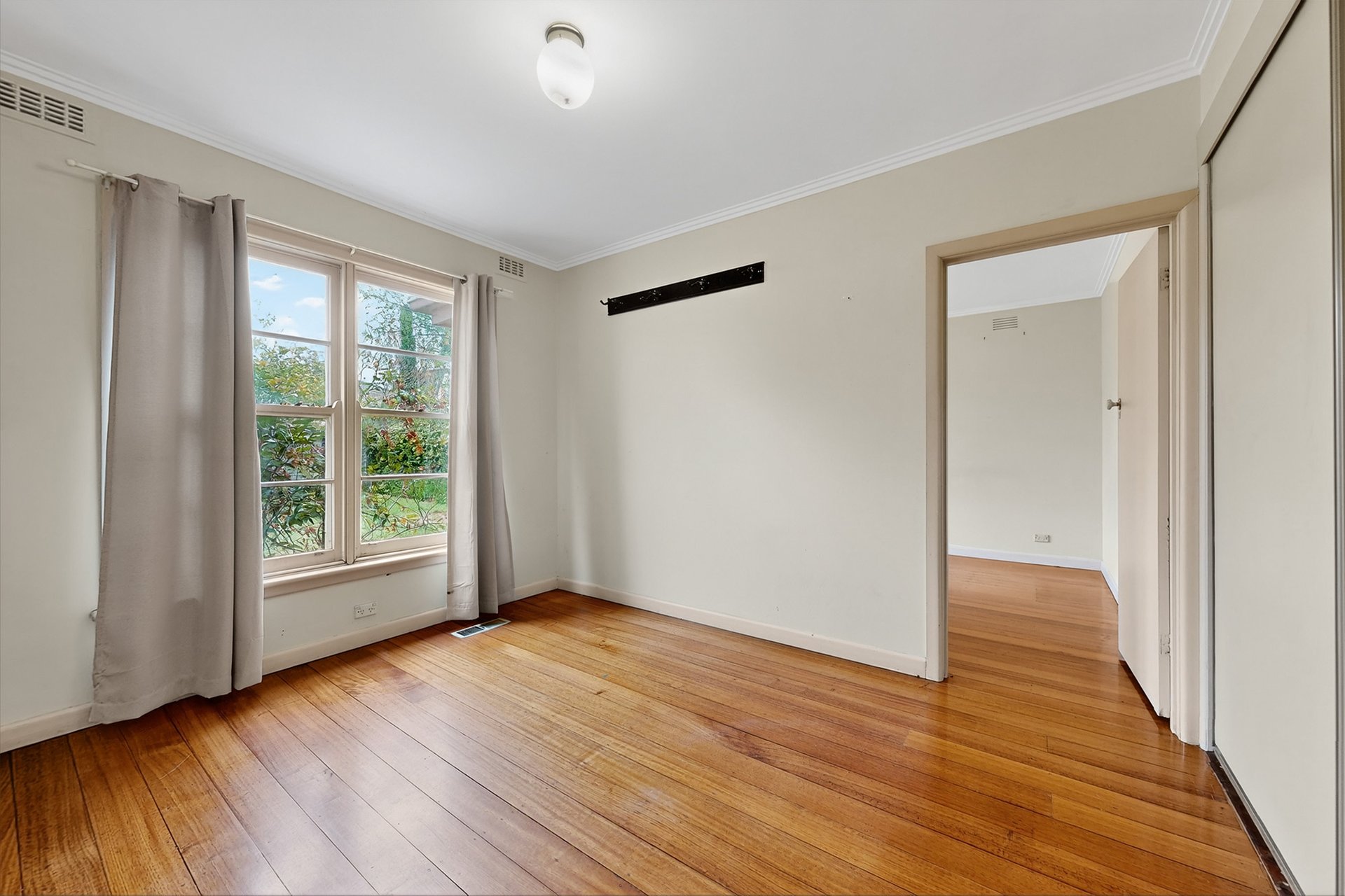 10 Dumblane Street, Balwyn North image 11