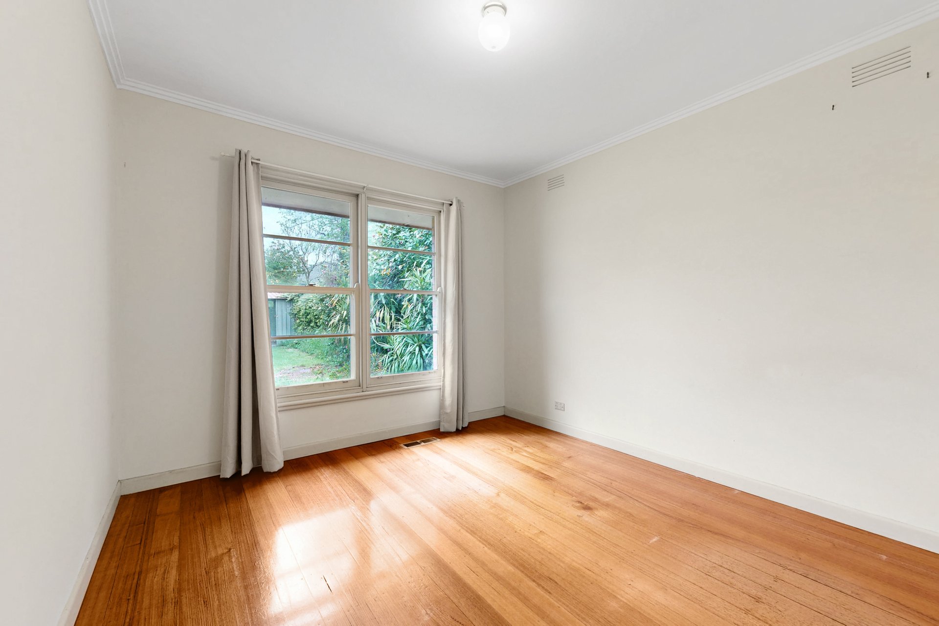 10 Dumblane Street, Balwyn North image 13