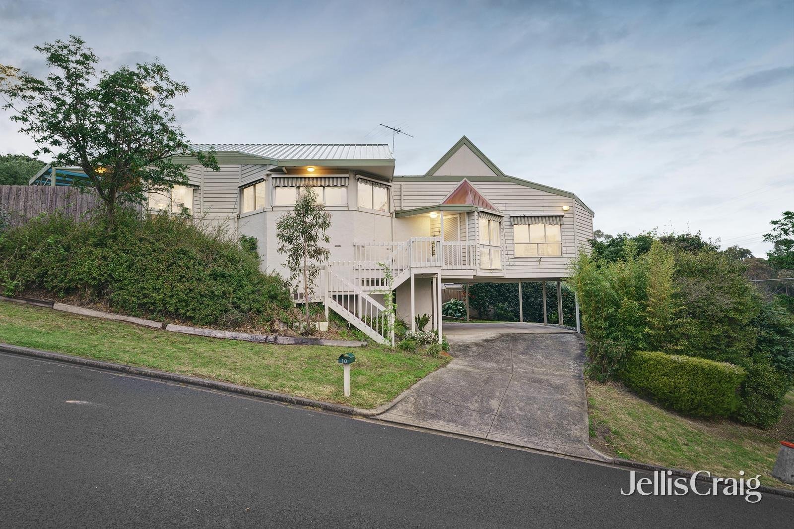 10 Dunluce Court, Viewbank image 2