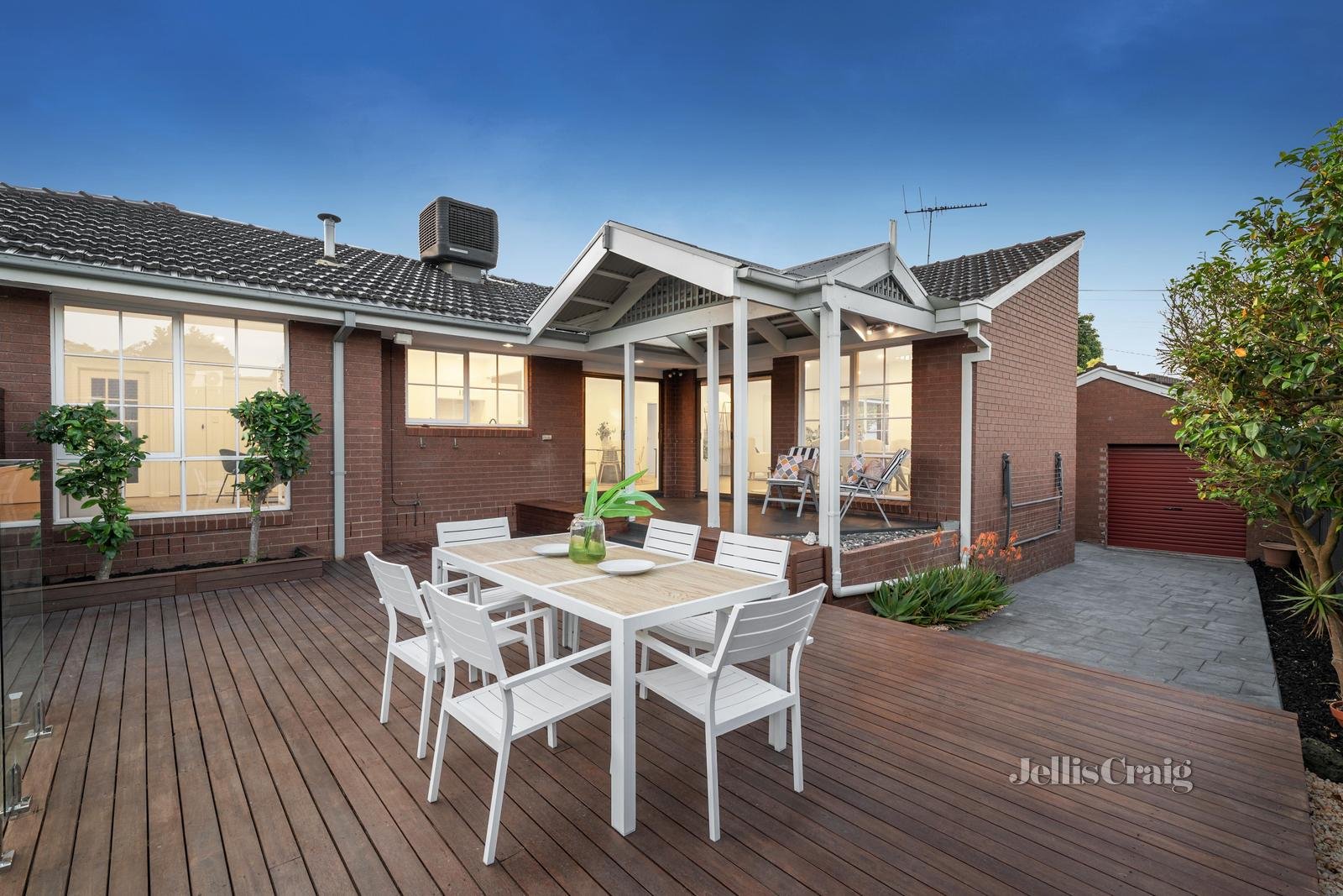 10 Eastleigh Drive, Glen Waverley image 11