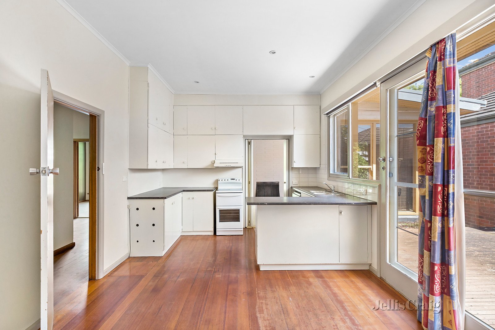 10 Elliott Street, Lake Wendouree image 2