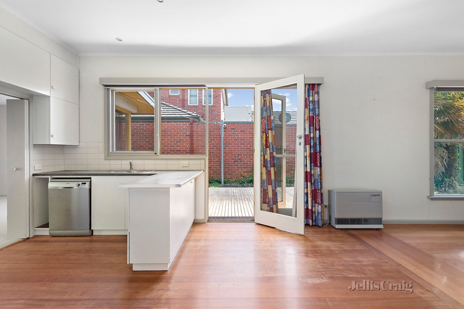 10 Elliott Street, Lake Wendouree image 3