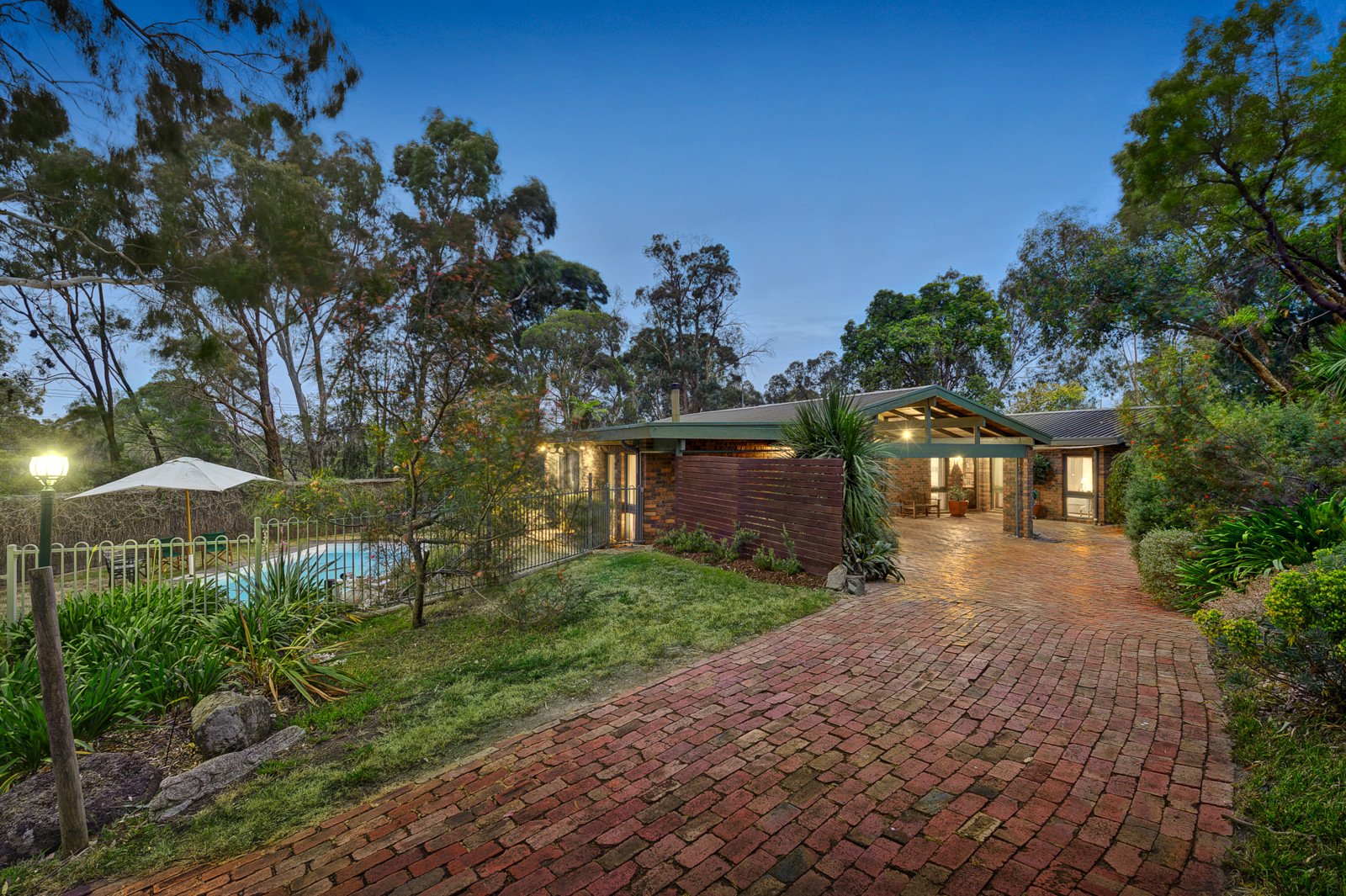 10 Falconer Road, Park Orchards image 8