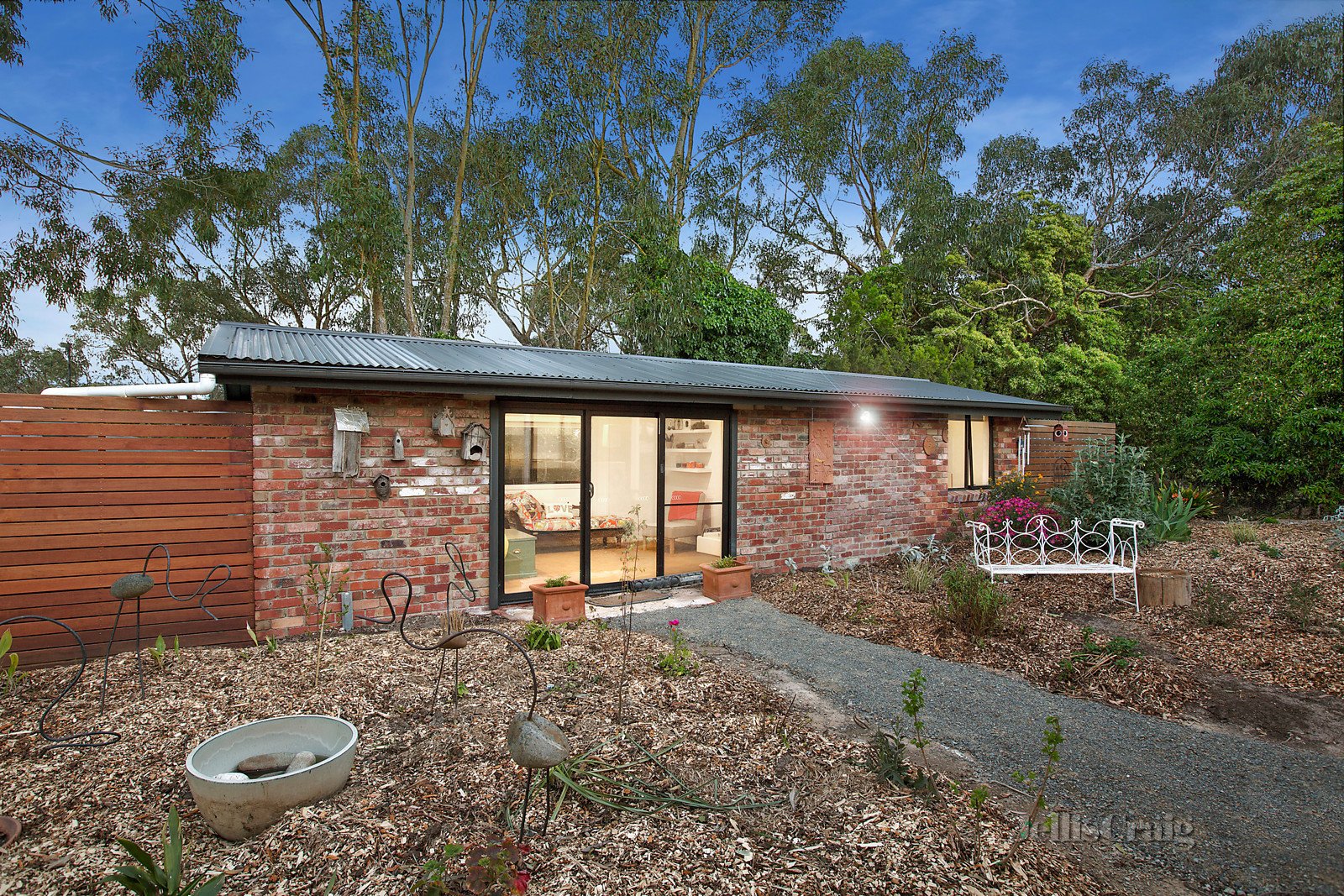 10 Falconer Road, Park Orchards image 10