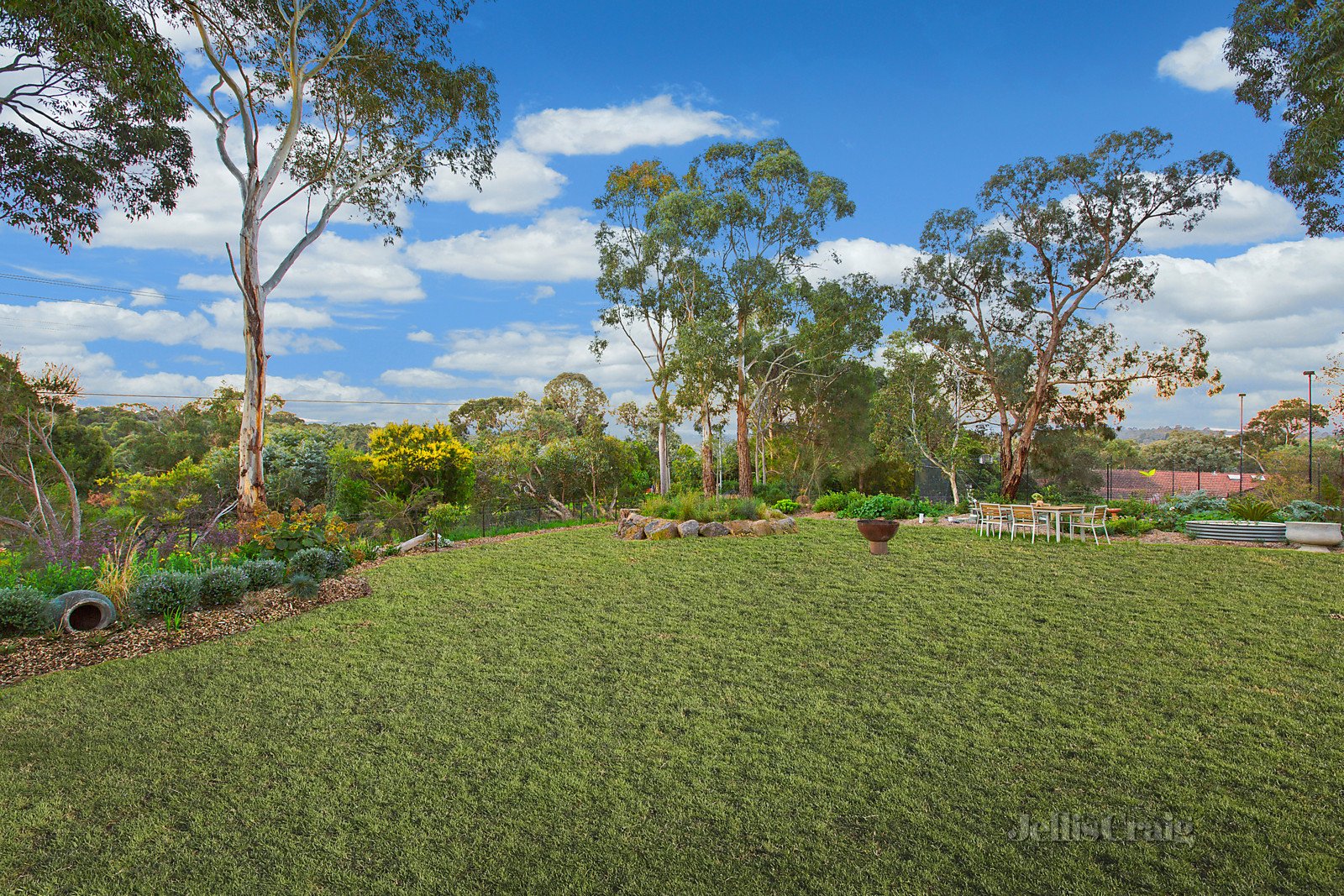 10 Falconer Road, Park Orchards image 11