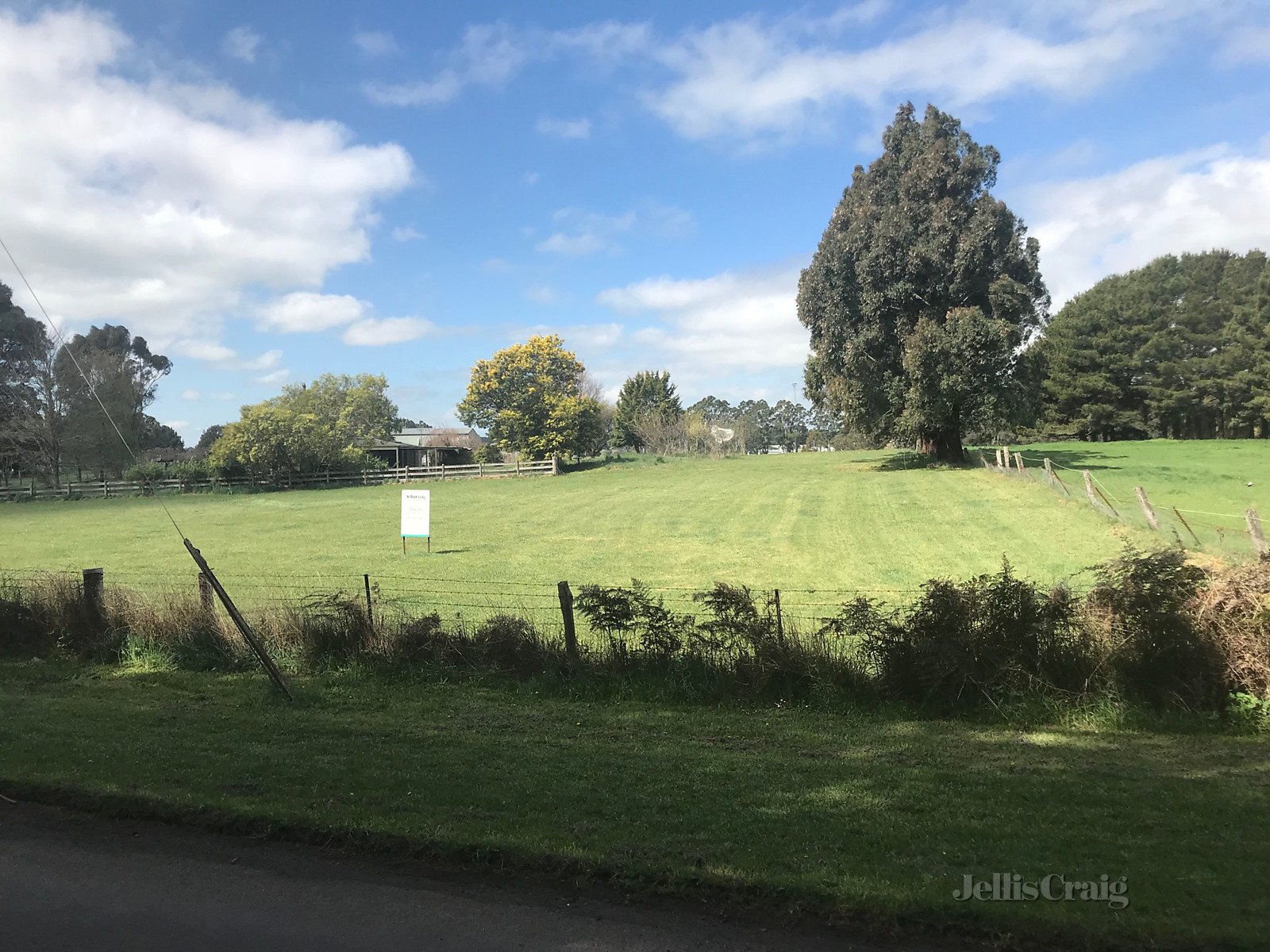 10 Falls Road, Trentham image 1