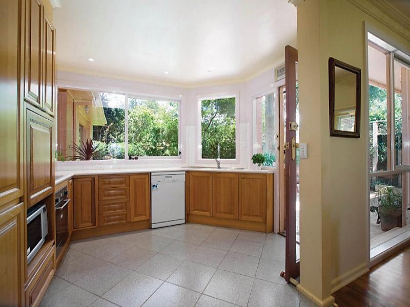 10 Ferdinand Avenue, Balwyn North image 4