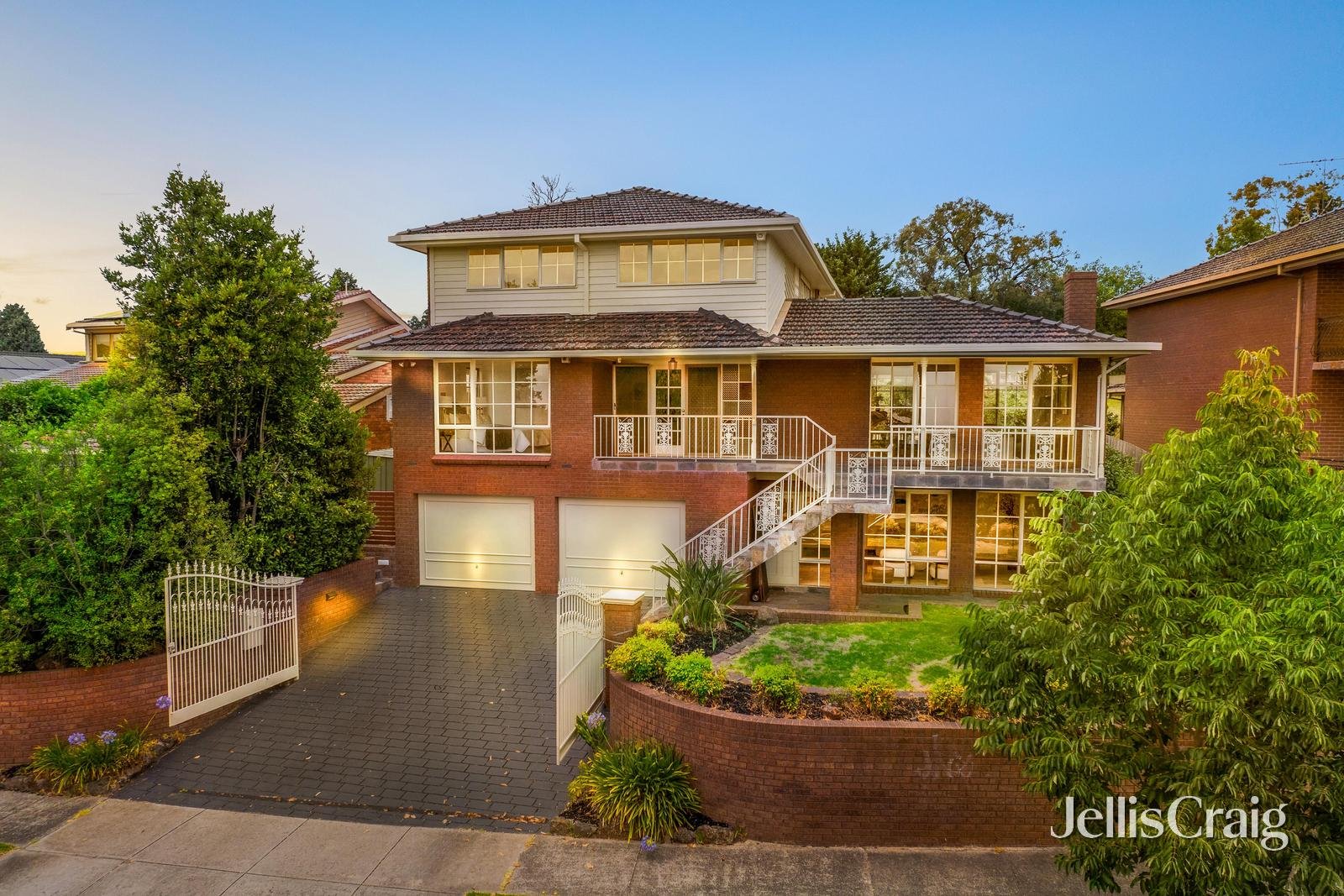 10 Fernlea Crescent, Doncaster&nbsp;East image 1