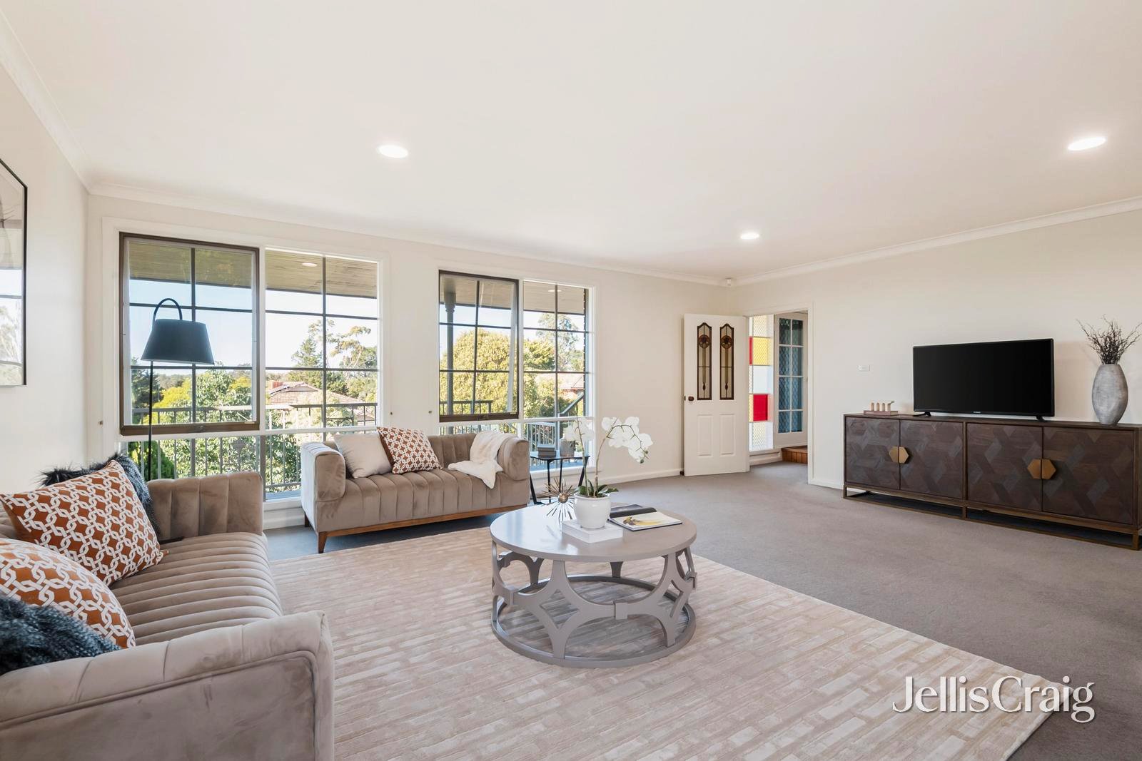 10 Fernlea Crescent, Doncaster&nbsp;East image 2