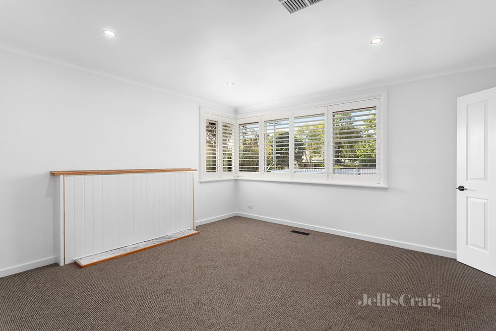 10 Flodden Way, Briar Hill image 4