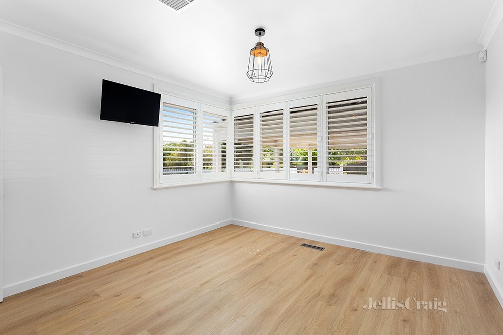 10 Flodden Way, Briar Hill image 5