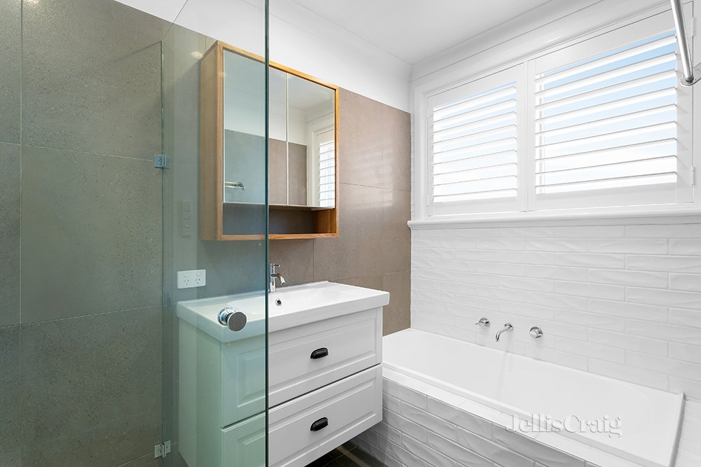 10 Flodden Way, Briar Hill image 6