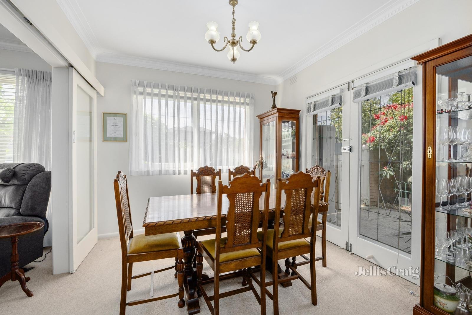 10 Folkestone Road, Glen Waverley image 4