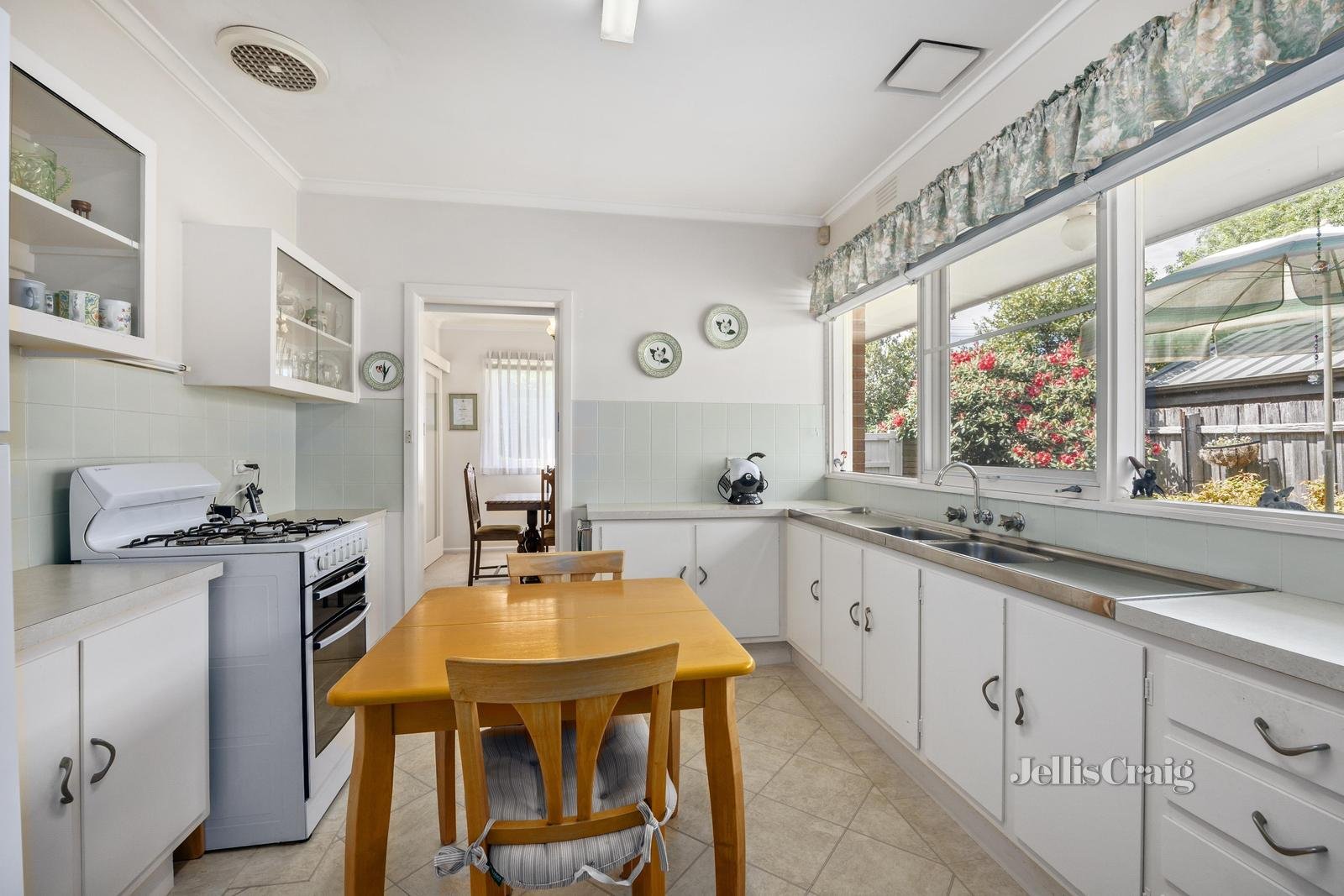 10 Folkestone Road, Glen&nbsp;Waverley image 3