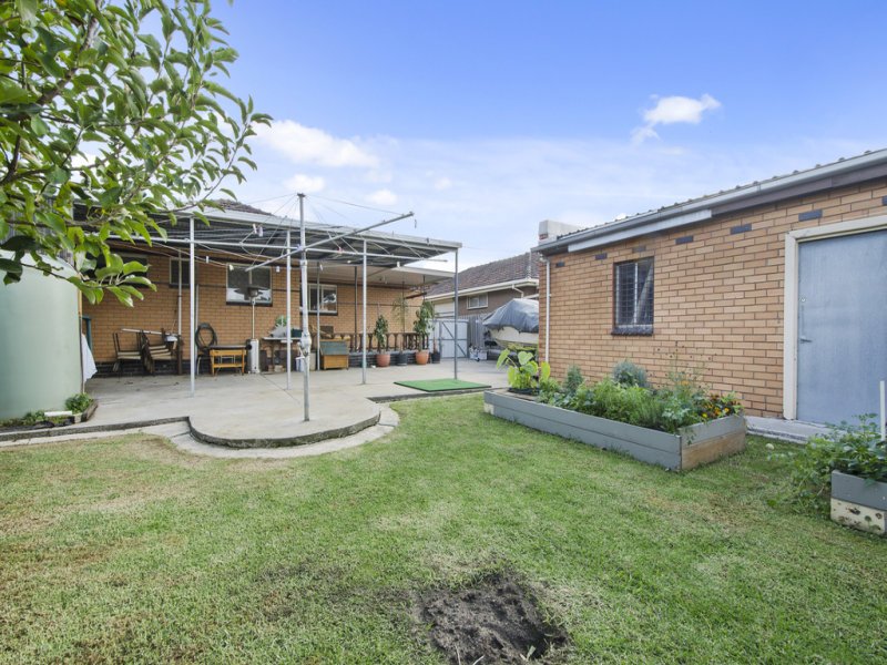 10 Freemans Road, Altona North image 12