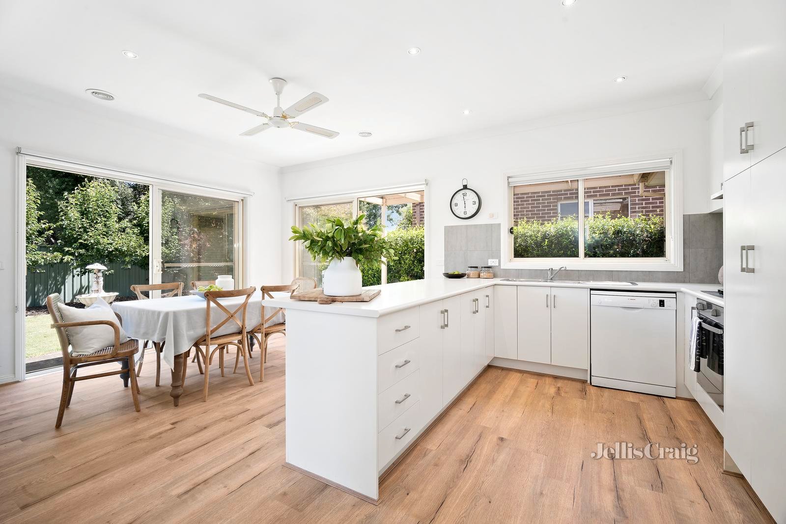 10 Garden Court, Lake Gardens image 3