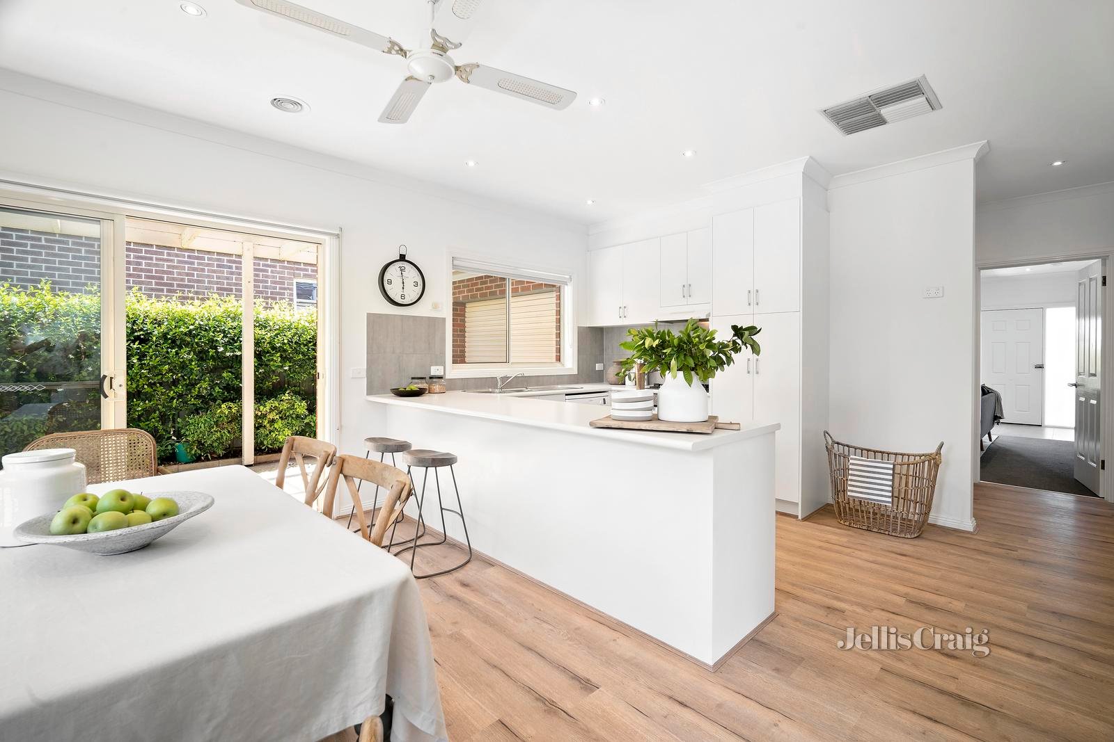 10 Garden Court, Lake Gardens image 4