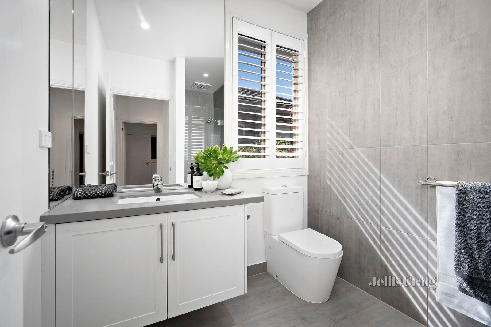 10 Garden Court, Lake Gardens image 7