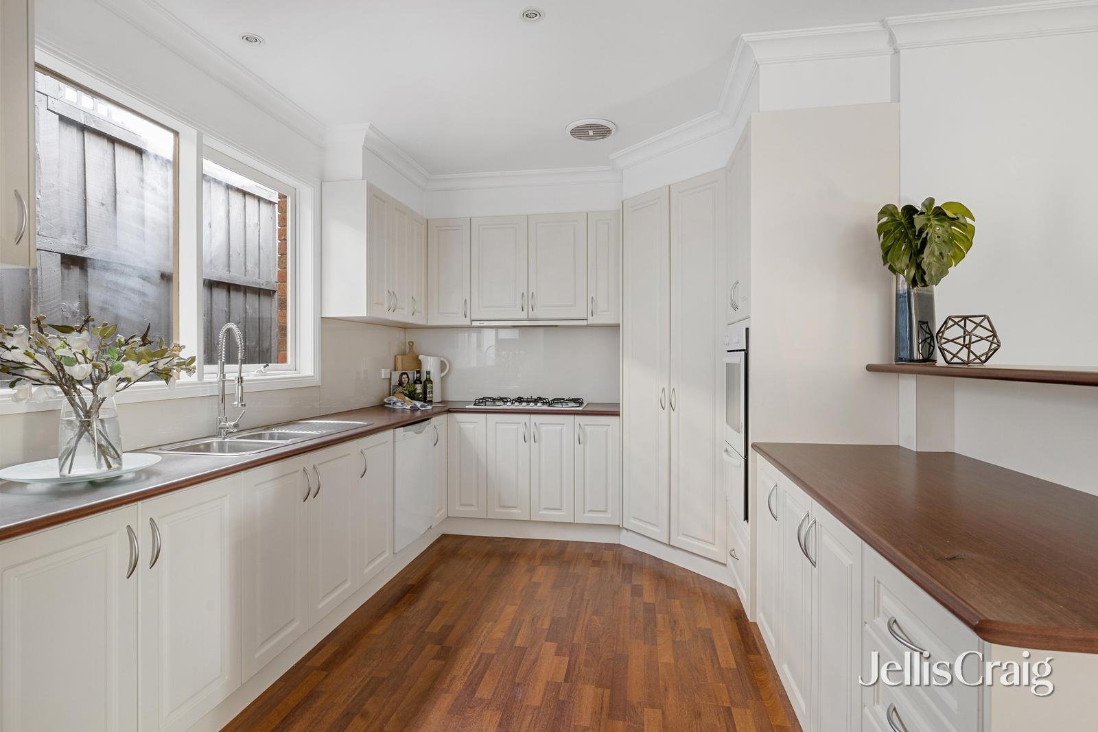 10 Glen Iris Road, Camberwell image 3