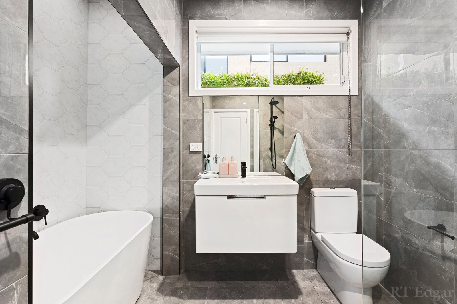 Property Gallery Thumbnail 9