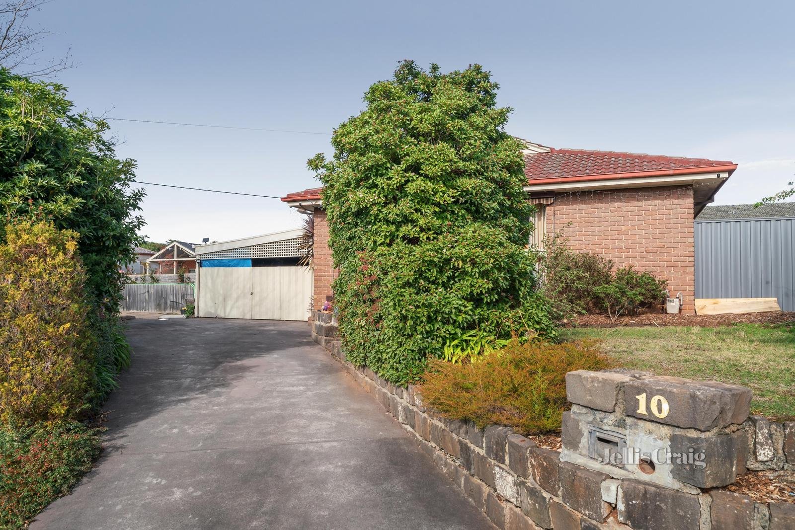 10 Greenglades Court, Wandin North image 1